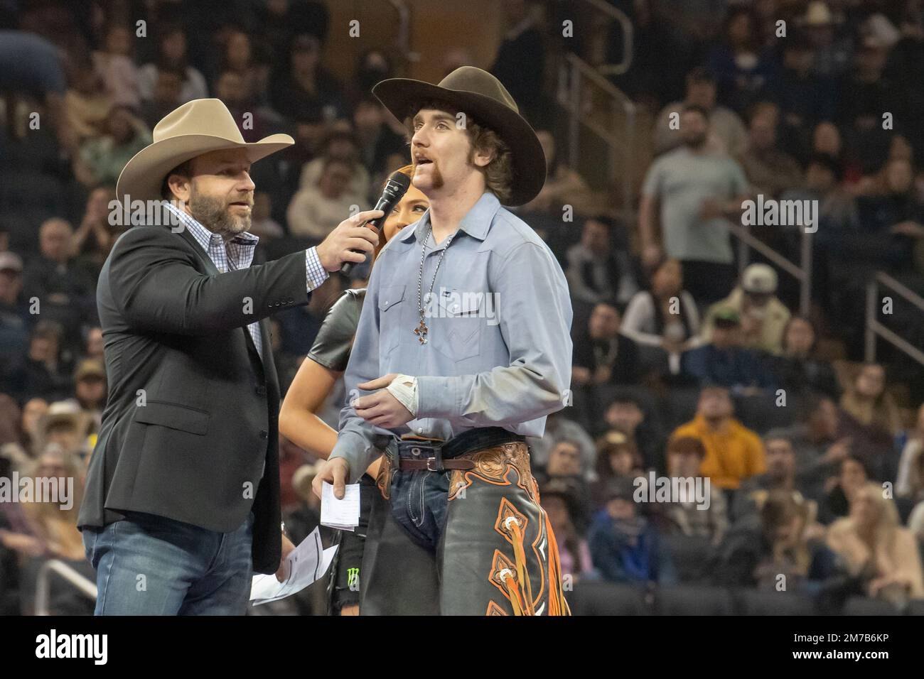 NEW YORK, NEW YORK - GENNAIO 08: Bob Mitchell seleziona un toro per il campionato durante il Professional Bull Riders 2023 libera la Bestia al Madison Square Garden il 8 Gennaio 2023 a New York City. Credit: Ron Adar/Alamy Live News Foto Stock