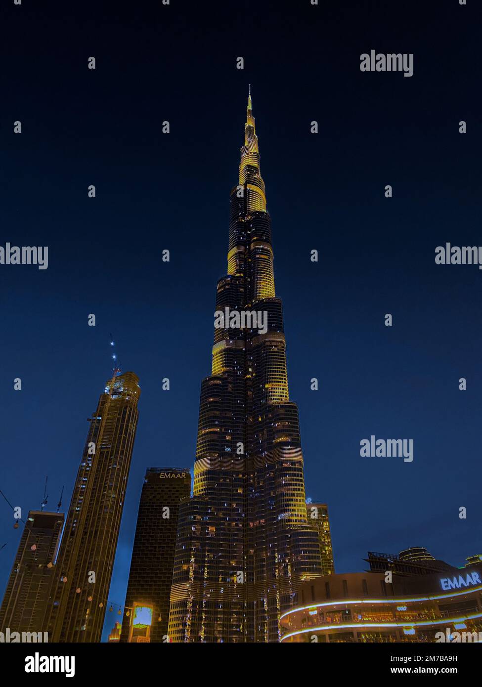 La facciata dell'edificio Burj Khalifa a Dubai Foto Stock