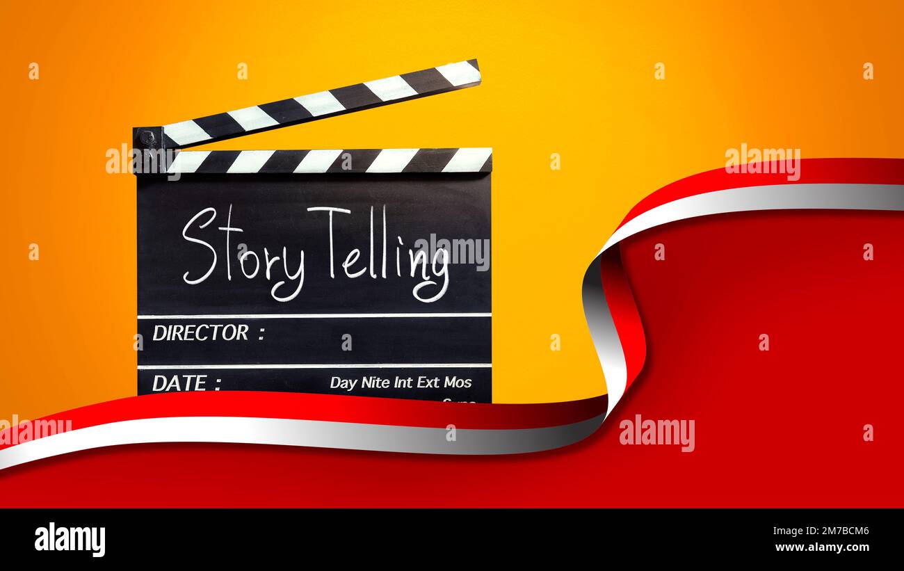raccontare storie. Titolo del testo sull'ardesia della pellicola e nastro bianco rosso. Il concetto di filmmaking e l'industria cinematografica Foto Stock