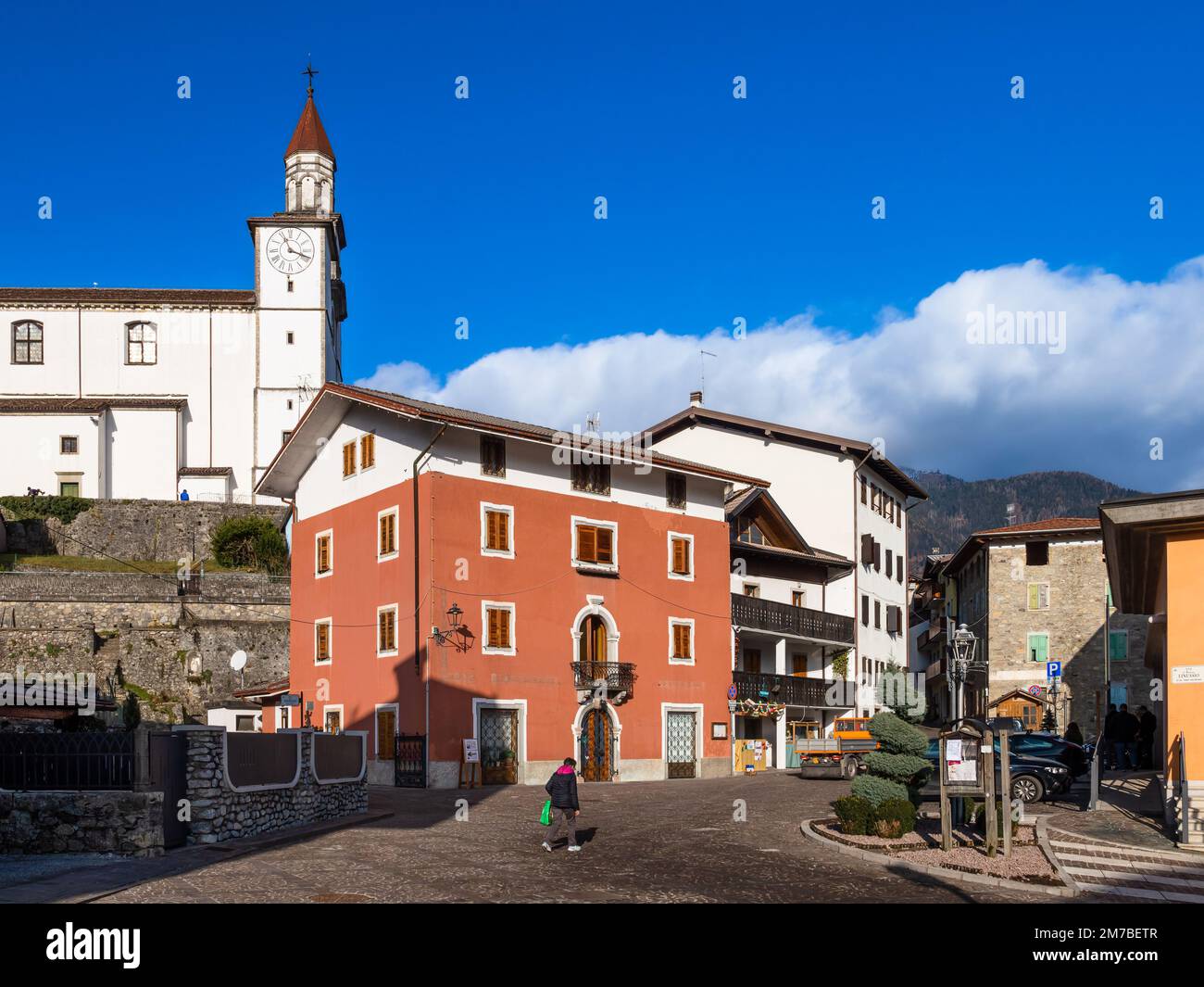 Sutrio, Italia - 29 dicembre 2022: Sutrio è un paese della regione Friuli-Venezia Giulia in provincia di Udine Foto Stock