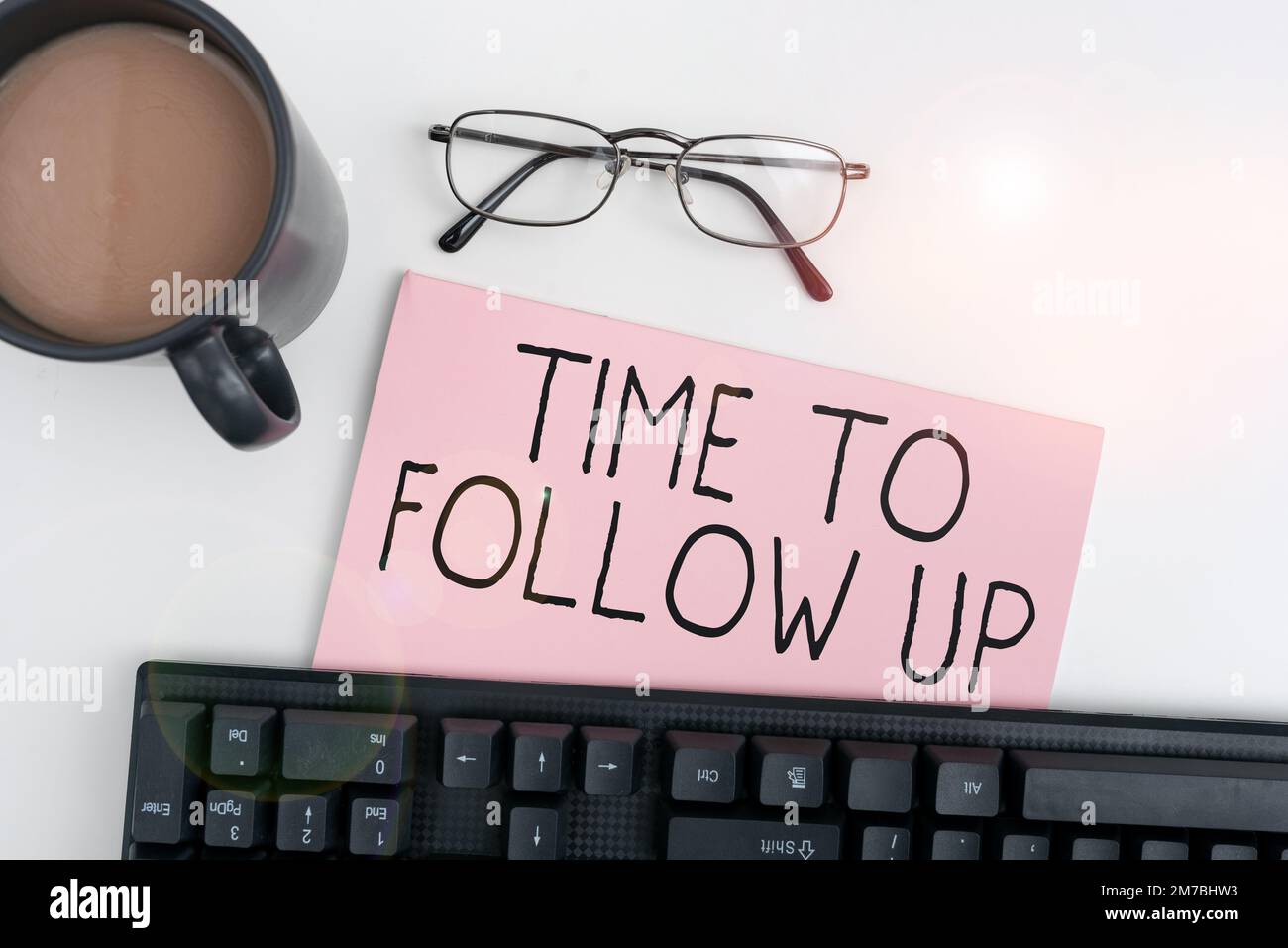 Ispirazione che mostra il tempo di registrazione per il follow-up. Idea aziendale richiesta dell'attività precedente o continuazione delle informazioni Foto Stock