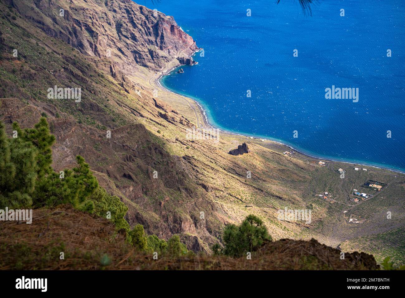 Blick vom Mirador de Las Playas auf die Ostkueste bei Las Playas, El Hierro, Kanarische Inseln, Spanien | Vista da Mirador de Las Playas a est Foto Stock