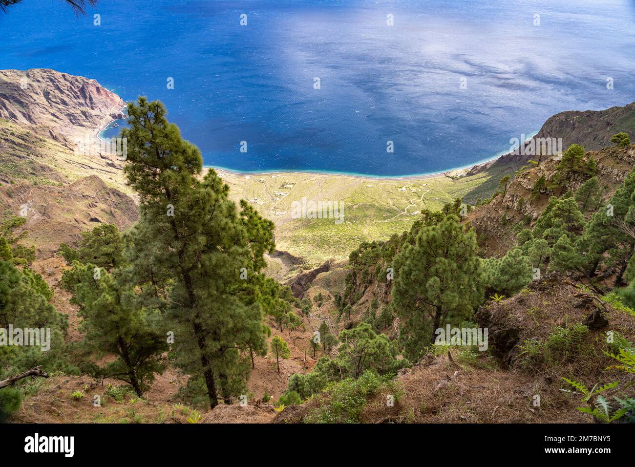 Blick vom Mirador de Las Playas auf die Ostkueste bei Las Playas, El Hierro, Kanarische Inseln, Spanien | Vista da Mirador de Las Playas a est Foto Stock