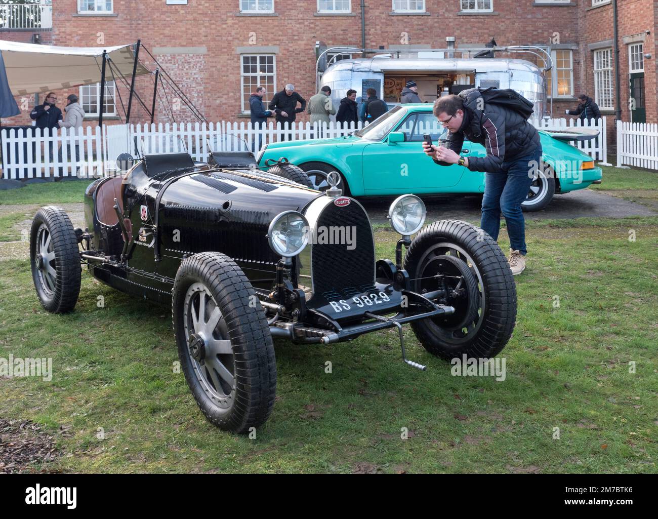 Auto d'epoca Bugatti GP al Bicester Winter Scramble al Bicester Heritage Center Oxfordshire UK Foto Stock
