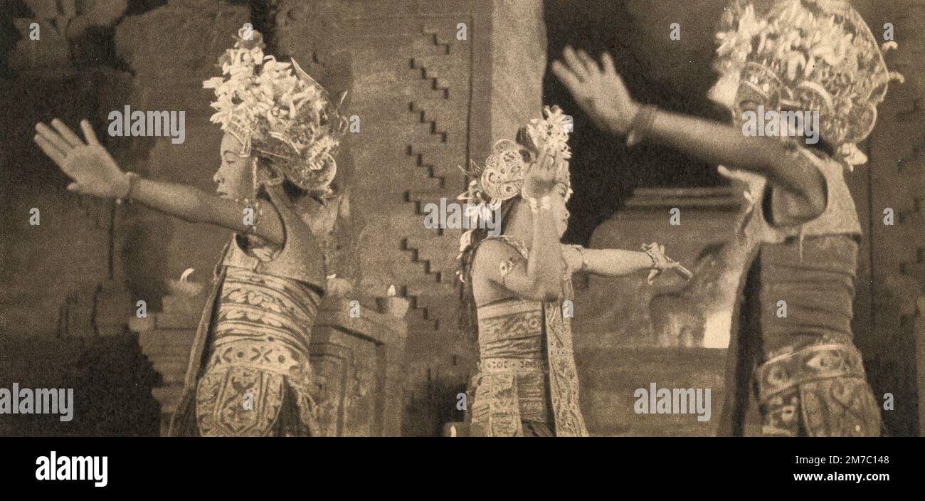 Ballerino in Malesia dal film documentario Lost Continent, Italia 1955 Foto Stock