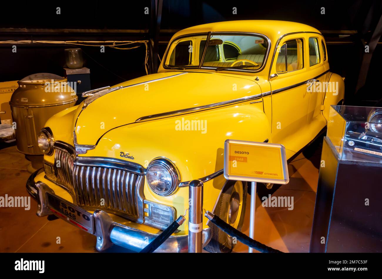 Auto gialla DeSoto 1948 in museo Foto Stock