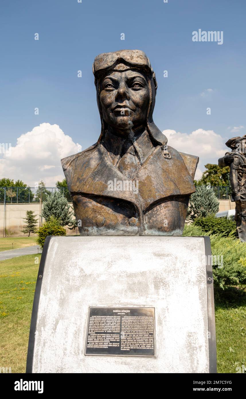 Sabiha Gokcen scultura in Ankara aviazione museo, Turchia Foto Stock