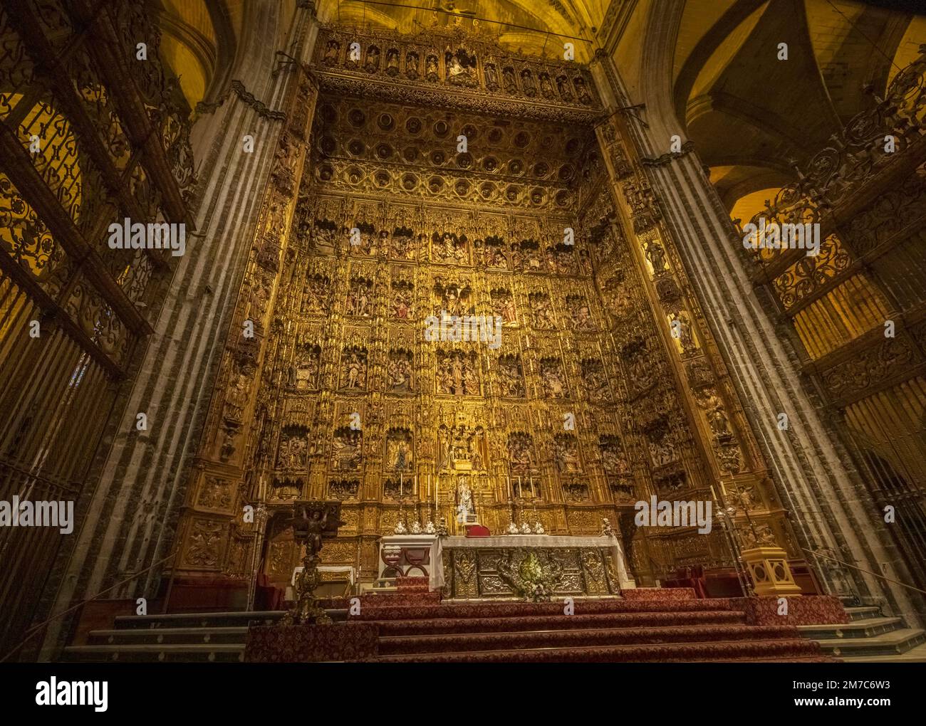 La pala d'altare scolpita della vita di Cristo disegnata e iniziata dall'artista spagnolo-fiammingo Pedro Dancart, noto anche come Pierre Dancart (fl metà 15th cen Foto Stock