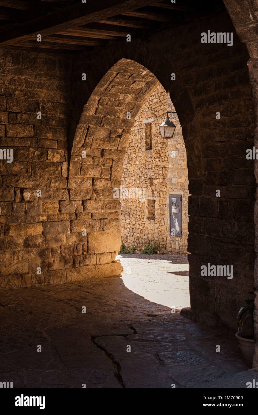 Tipici bei villaggi di Spagna - Ainsa Sobrarbe, provincia di Huesca, montagne Pirenei Foto Stock