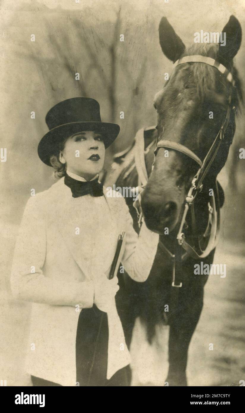 L'attrice muta americana Mae Murray nel film The Merry Widow, 1925 Foto Stock