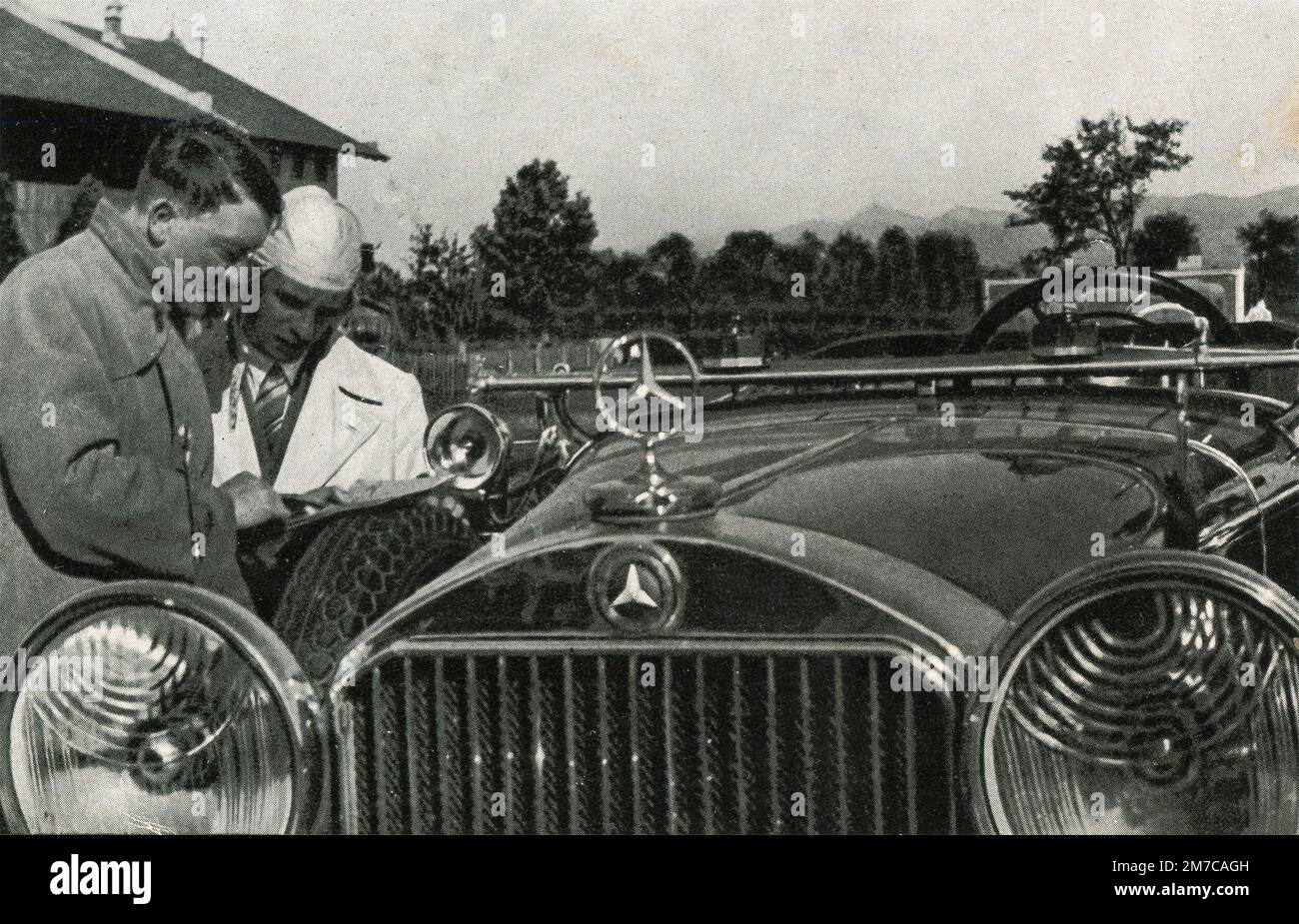 Dittatore tedesco Adolf Hitler in viaggio con la macchina, Germania 1930s Foto Stock