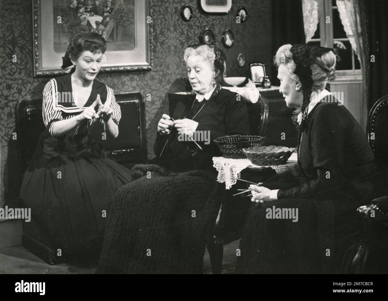 La scena danese attrice Hanne Winther-Jorgensen (a sinistra), Maria Garland, e Clara Pontoppidan nella commedia Skaermydsler, Danimarca 1961 Foto Stock
