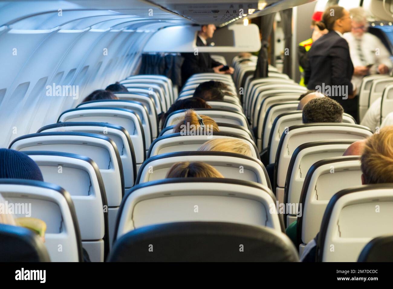 Schienali e file di posti a sedere passeggeri / posti a sedere su un aereo BA Airbus A321 / aereo / aereo / aereo durante il volo. (133) Foto Stock