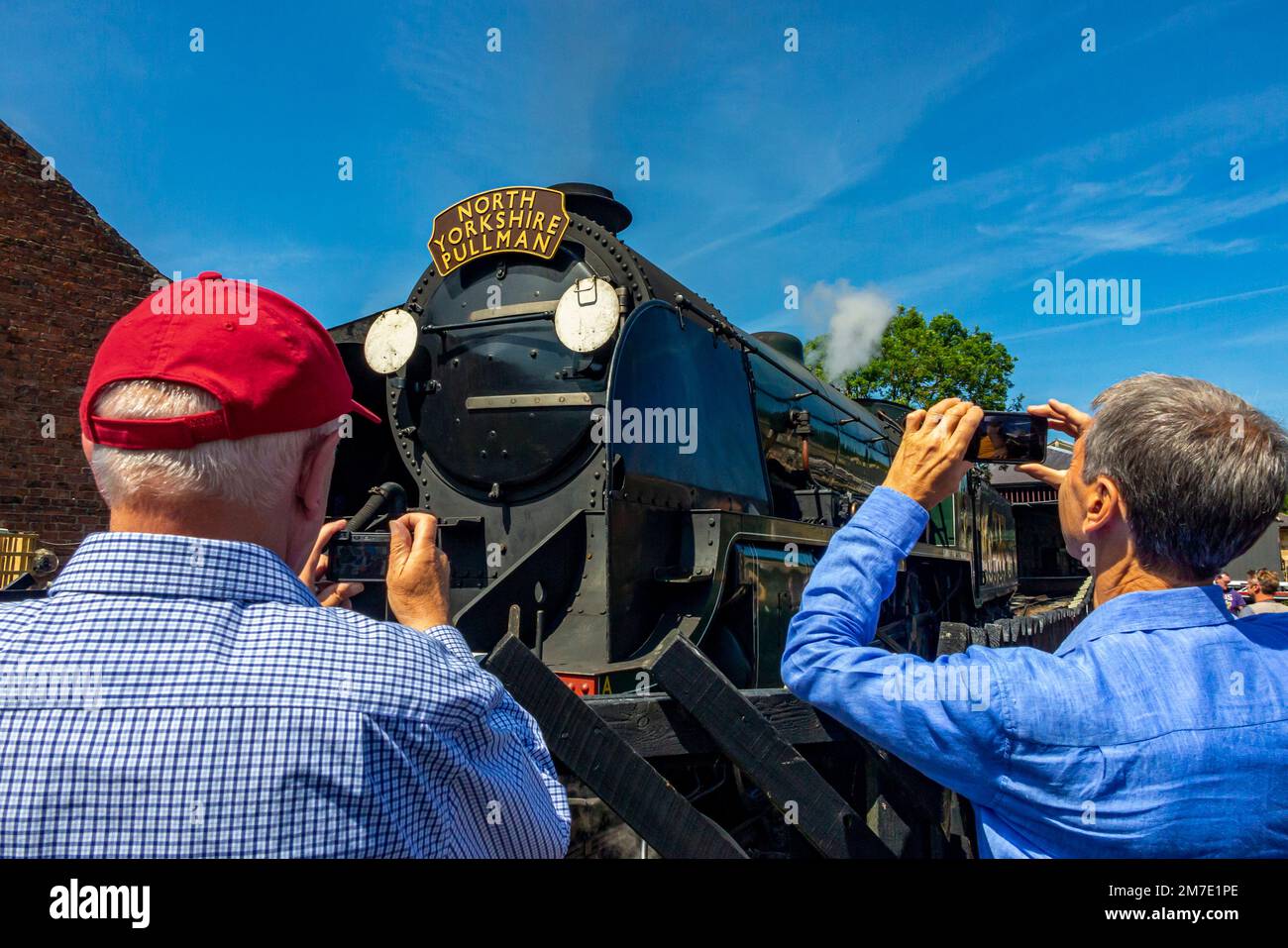 Southern Railway SR 4-6-0 Class S15 Locomotiva a vapore che trasporta il servizio pullman North Yorkshire sulla North Yorkshire Moors Railway Pickering UK Foto Stock