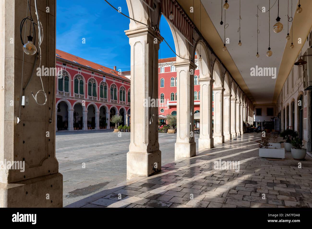 Piazza della Repubblica e Palazzo a Spalato, Dalmazia, Croazia. Foto Stock