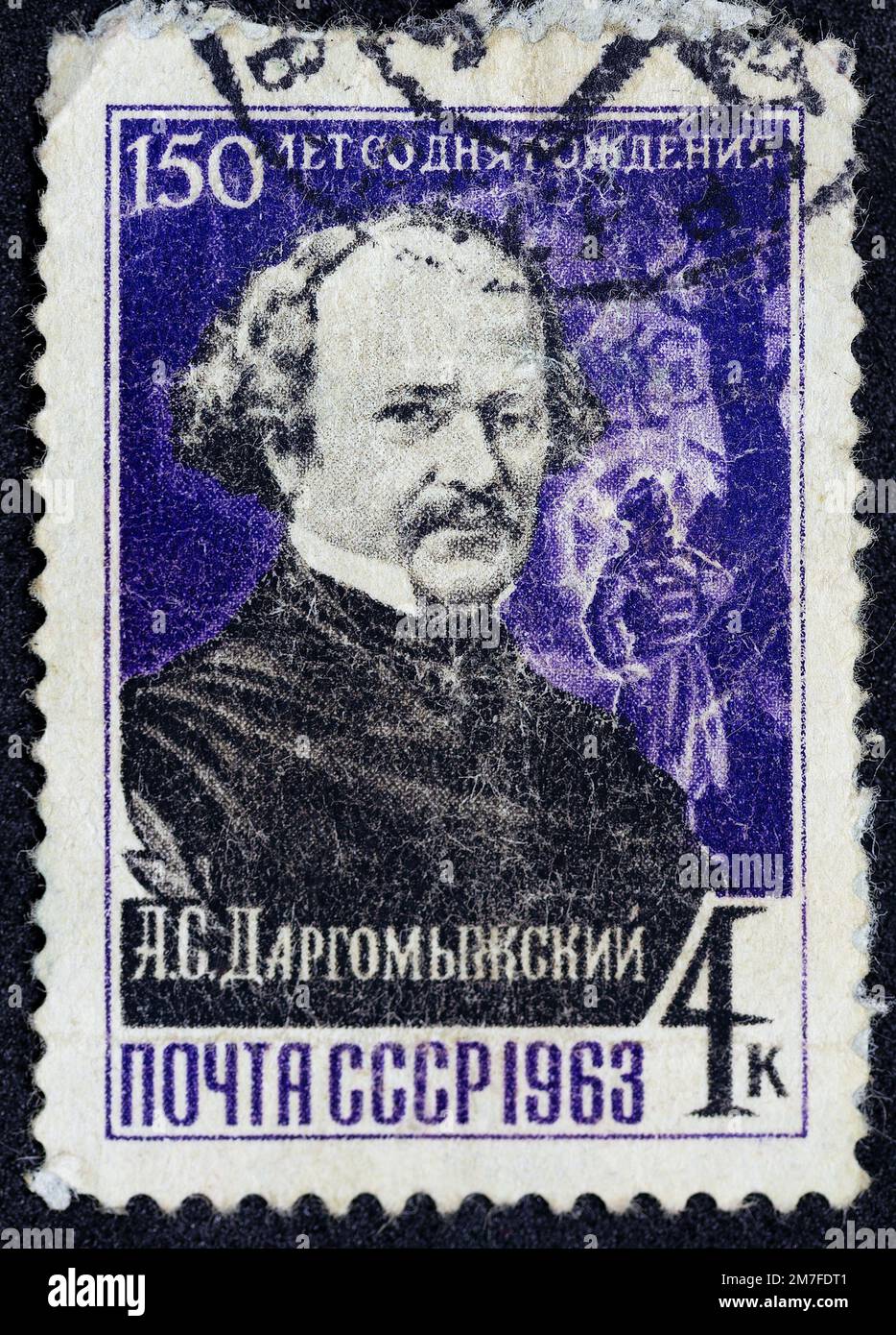 URSS - CIRCA 1963: Francobollo 4 kopeck stampato in Unione Sovietica mostra Ritratto di Alexander Dargomyzhsky e scena da Rusalka. Timbro postale seri Foto Stock