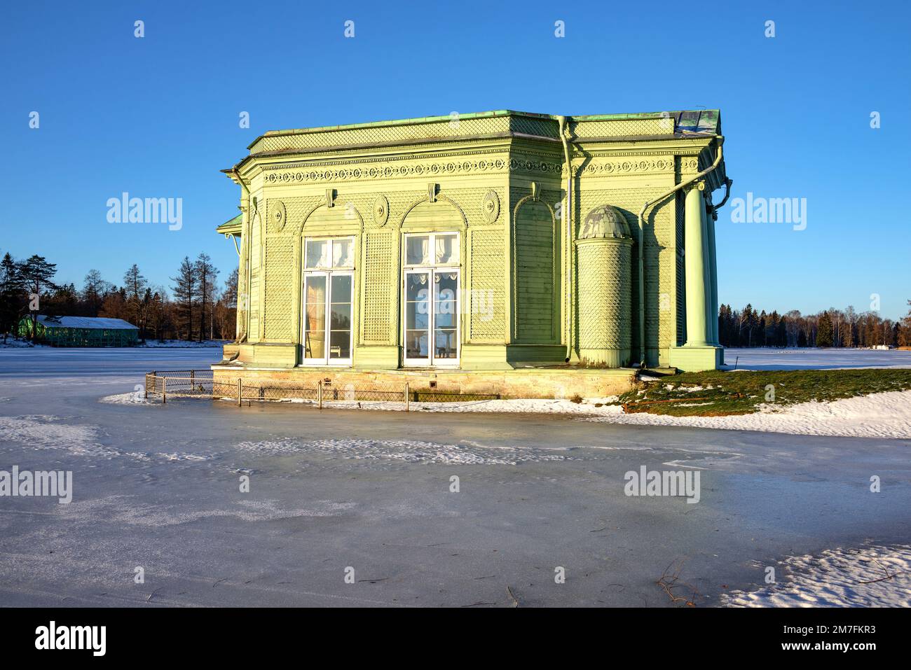 GATCHINA, RUSSIA - 25 DICEMBRE 2022: Padiglione di Venere sull'Isola dell'Amore. GATCHINA, regione di Leningrado Foto Stock
