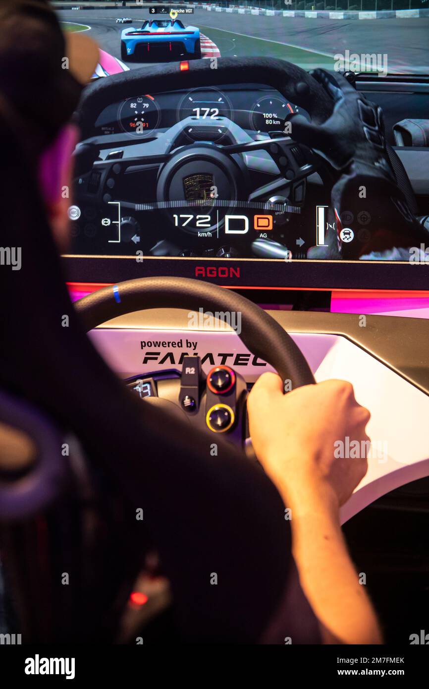 Colonia, Germania. 24th ago, 2022. Gamescom 2022. Porsche presenta il nuovo look di Vision Gran Turismo Spyder (VGT) progettato da Vexx per il videogioco di simulazione di corse Gran Turismo 7 allo stand aof Porsche e Puma. Il gamescom è la più grande fiera al mondo per computer e videogiochi, a Koelnmesse a Colonia, in Germania. Photocredit: Christian Lademann / LademannMedia Foto Stock