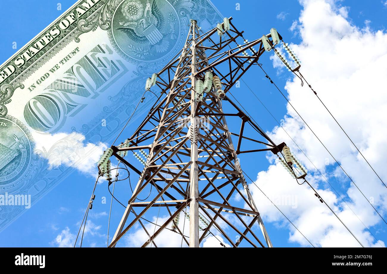 Banconota americana in dollari sullo sfondo di una linea elettrica ad alta tensione. Concetto di tassa di elettricità Foto Stock