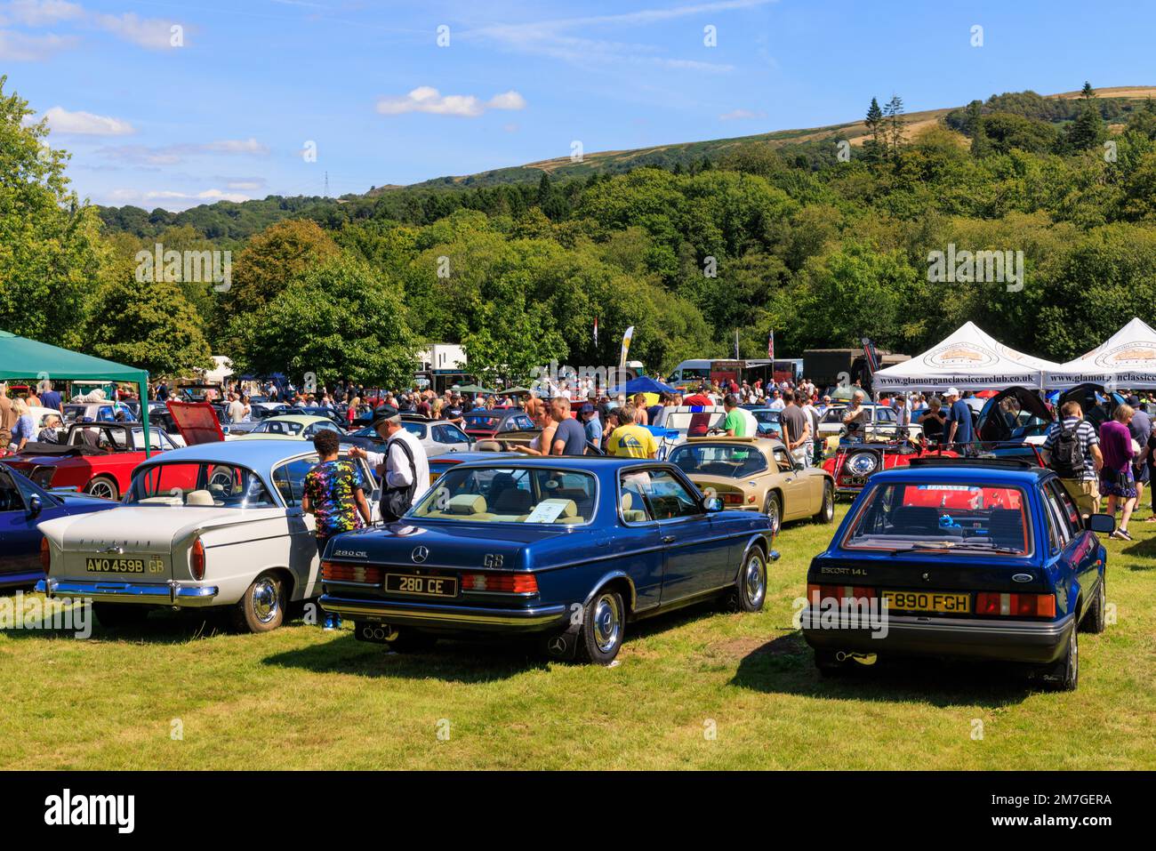 Mostra di auto classiche al Gnoll Country Park, Neath Port Talbot, Galles, Regno Unito Foto Stock