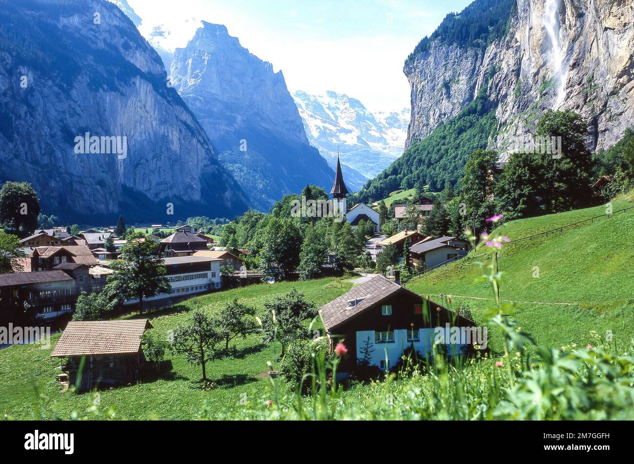 Lauterbrunnen Village and Wall, Lauterbrunnen Valley, Berna, Svizzera Foto Stock