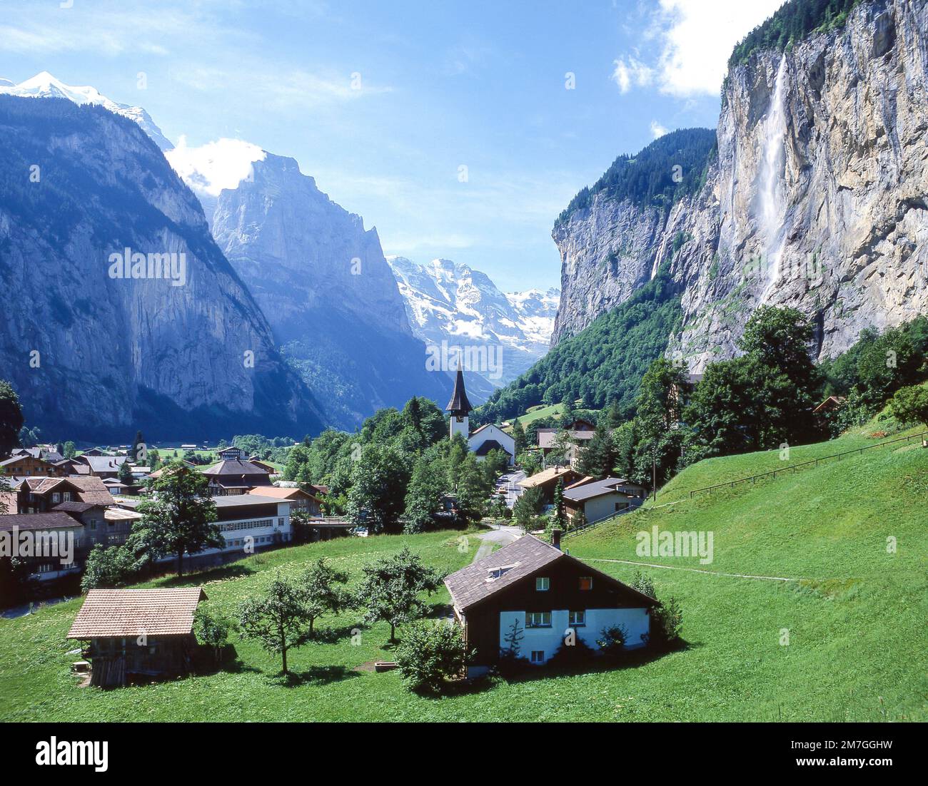 Lauterbrunnen Village and Wall, Lauterbrunnen Valley, Berna, Svizzera Foto Stock