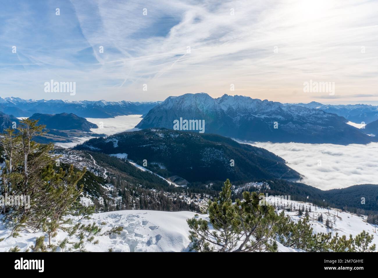 Grimming montagna nella regione di Ennstal in Stiria. Vista dalla stazione sciistica di Tauplitz. Foto Stock