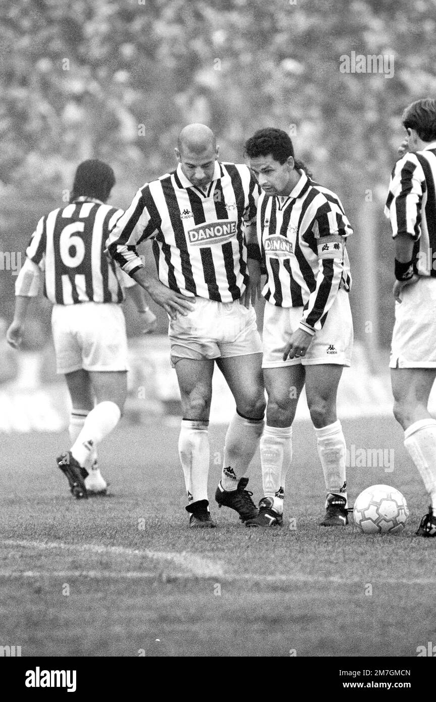 Italia, Torino 1994-1995-1996: I giocatori della Juventus FC Gianluca Vialli e Roberto Baggio durante la Serie A 1993-94 Serie A Football Championship match Foto Stock