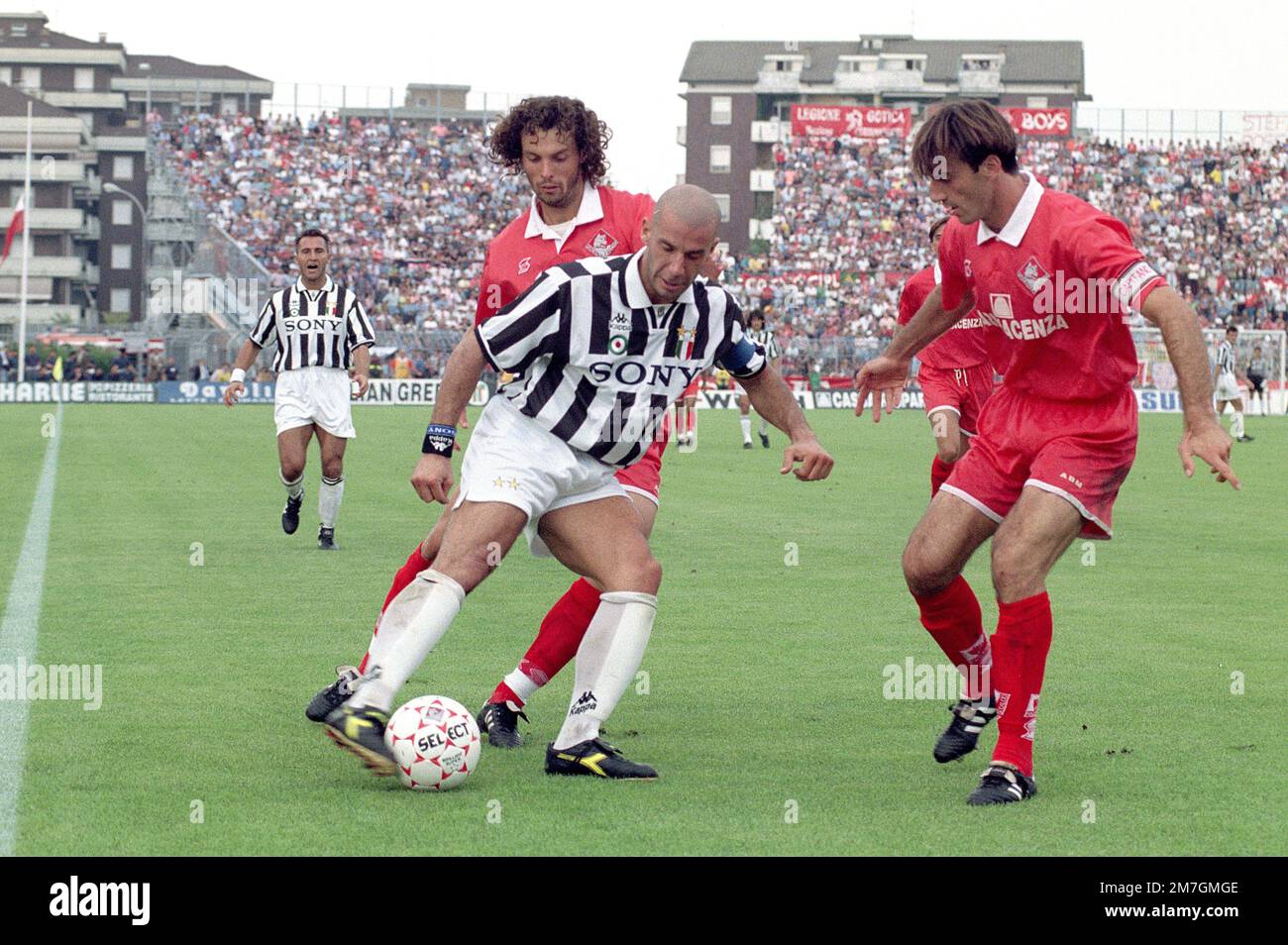 Italia, Torino 1994-1995-1996: Gianluca Vialli, giocatrice del Juventus FC e allenatore Marcello Lippi, durante la Serie A 1995-96 Serie A Football Championship match Foto Stock