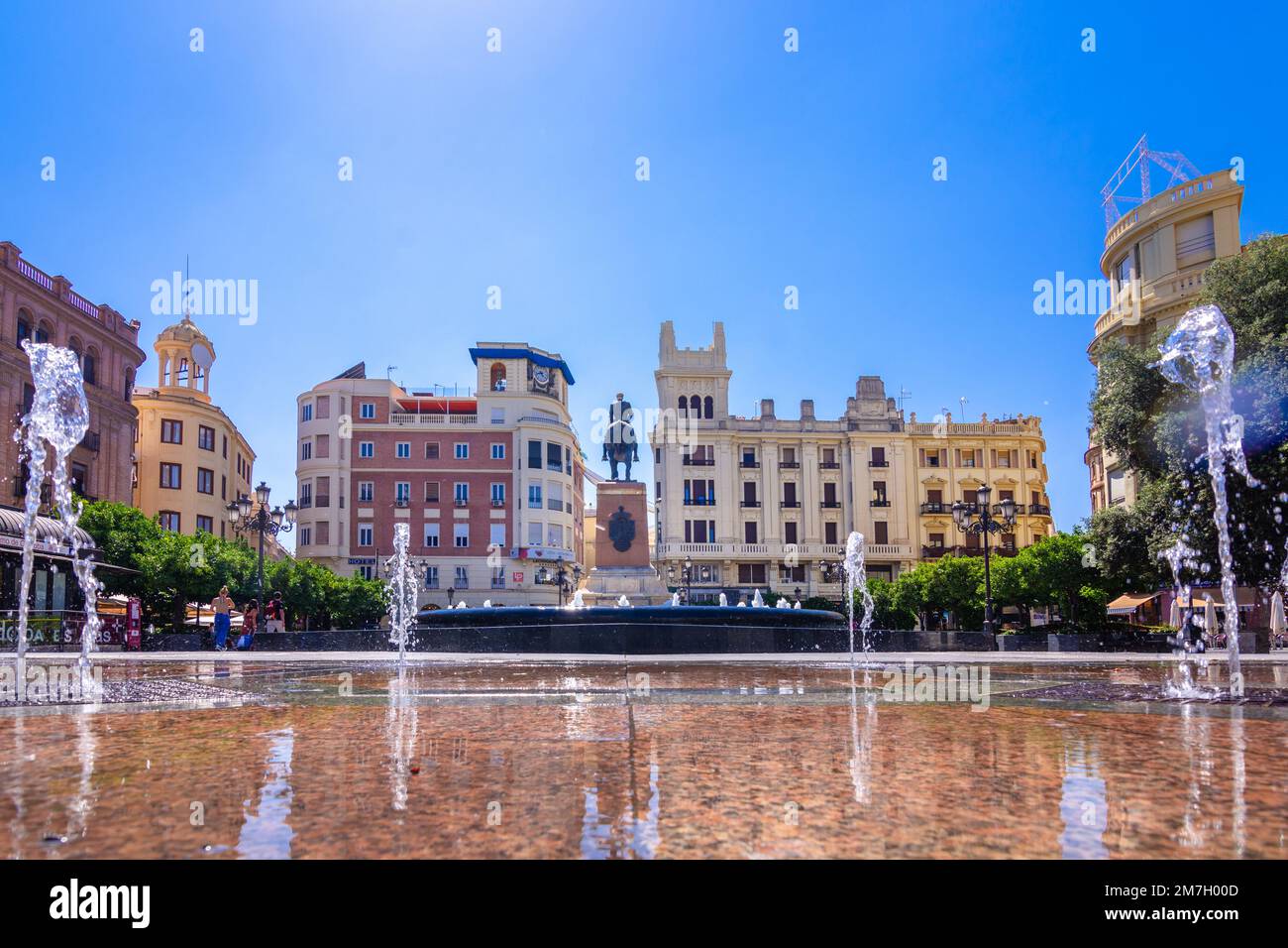 Strade, piazze ed edifici storici nella città vecchia di Valencia, Spagna Foto Stock