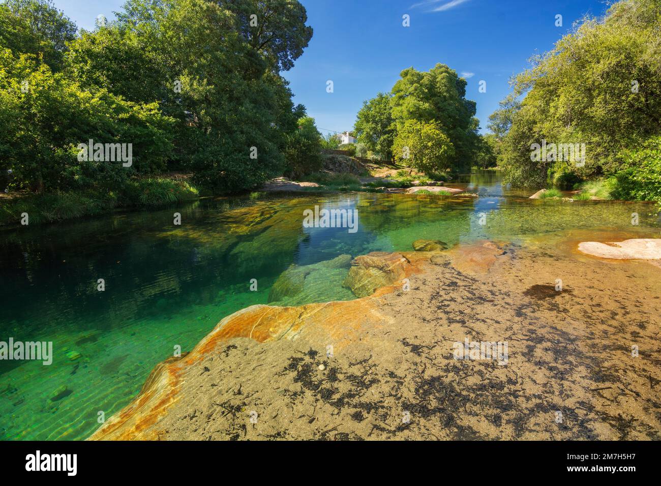 Piscina naturale del fiume in AS Pesqueiras in o Rosal Foto Stock