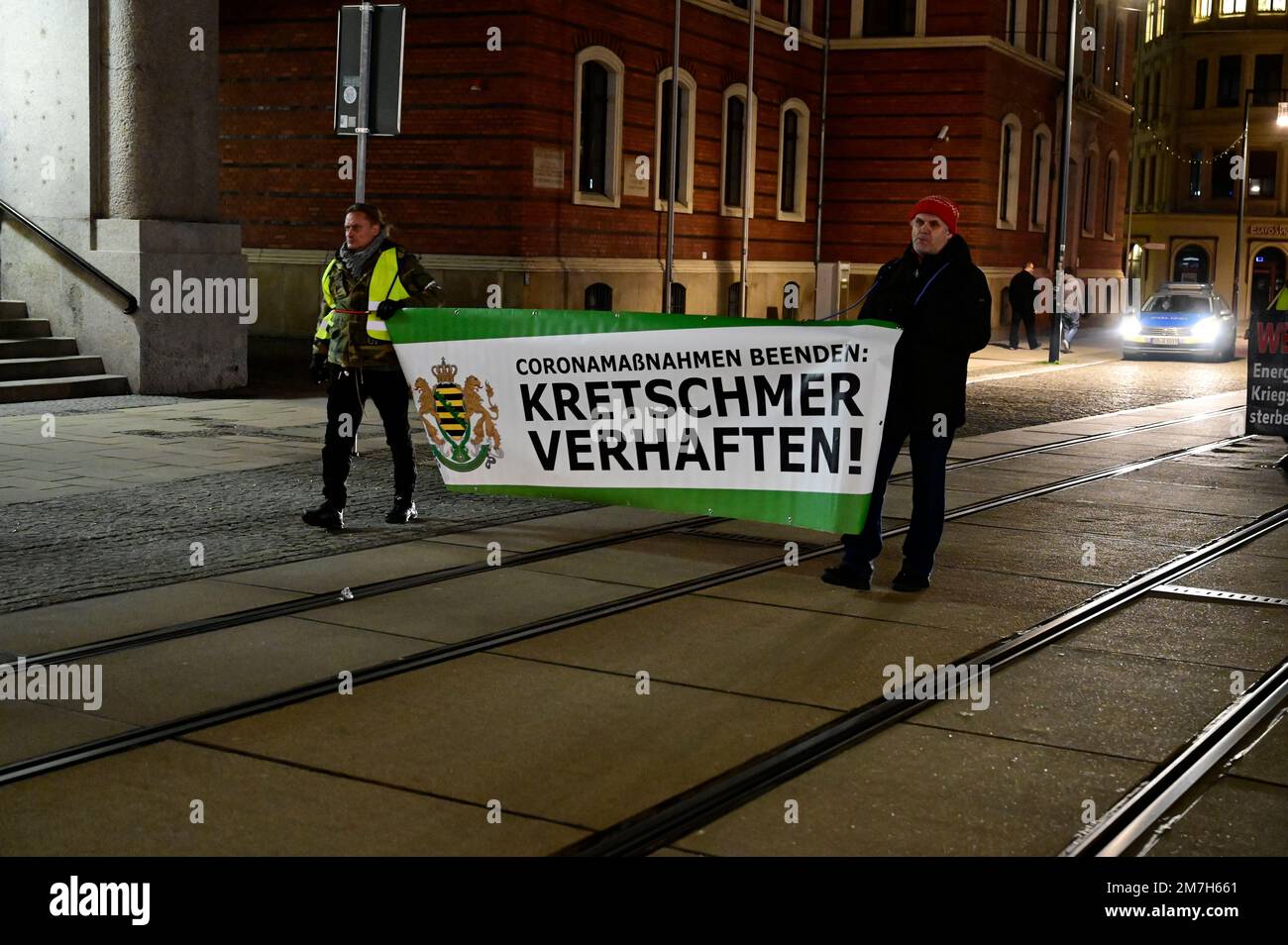 Am Postplatz fand am Montagabend erneut eine Kundgebung mit ca 300 Teilnehmern statt. Dabei hielten Personen unter anderem auch ein Plakat mit „Kretsc Foto Stock