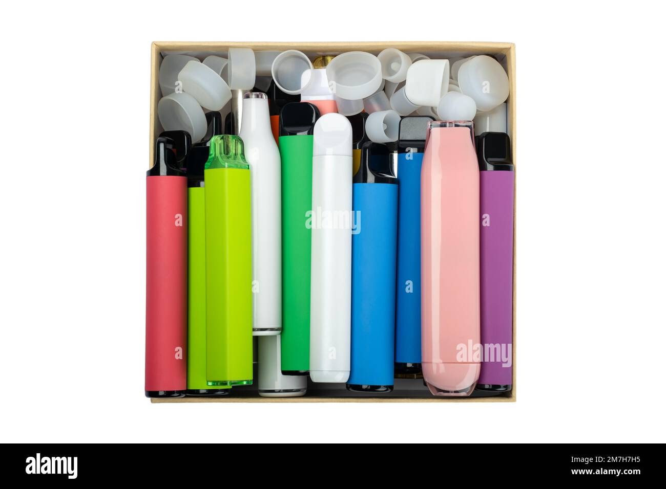 Concetto sintetico di nicotina. Varie sigarette elettroniche usa e getta in scatola di cartone. moderna alternativa fumatori, vaping e nicotina. Foto Stock