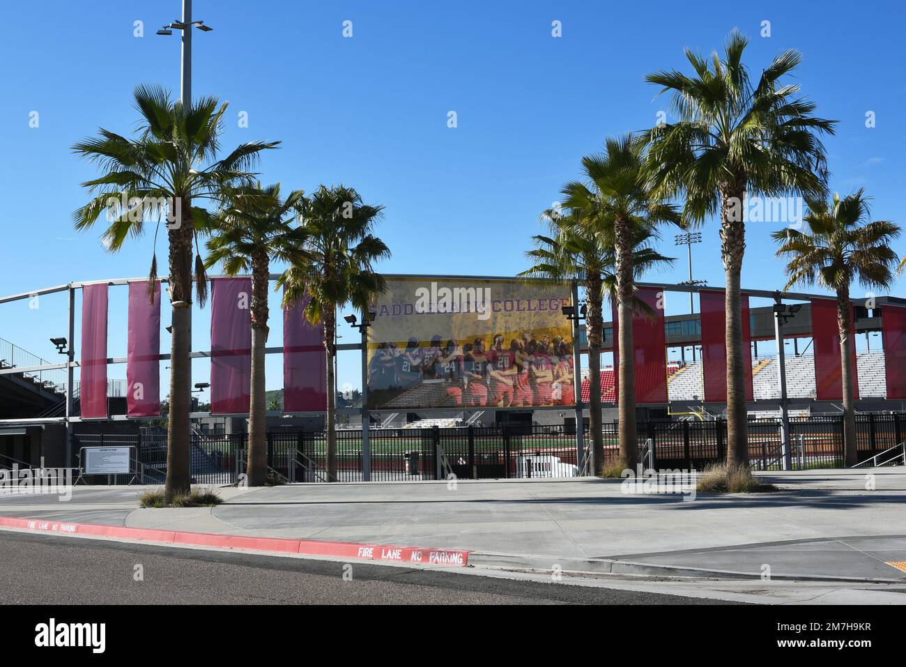 MISSIONE VIEJO, CALIFORNIA - 8 GENNAIO 2023: Ingresso allo stadio di calcio sul campus del Saddleback College. Foto Stock