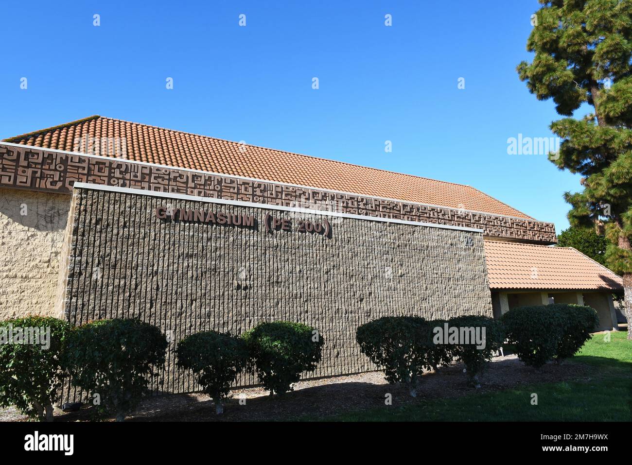 MISSIONE VIEJO, CALIFORNIA - 8 GEN 2023: Palestra sul campus del Saddleback College. Foto Stock
