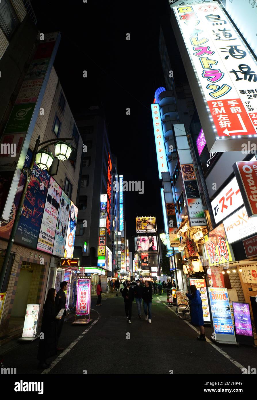 Kabukichō quartiere dei divertimenti di notte. Shinjuku, Tokyo, Giappone. Foto Stock