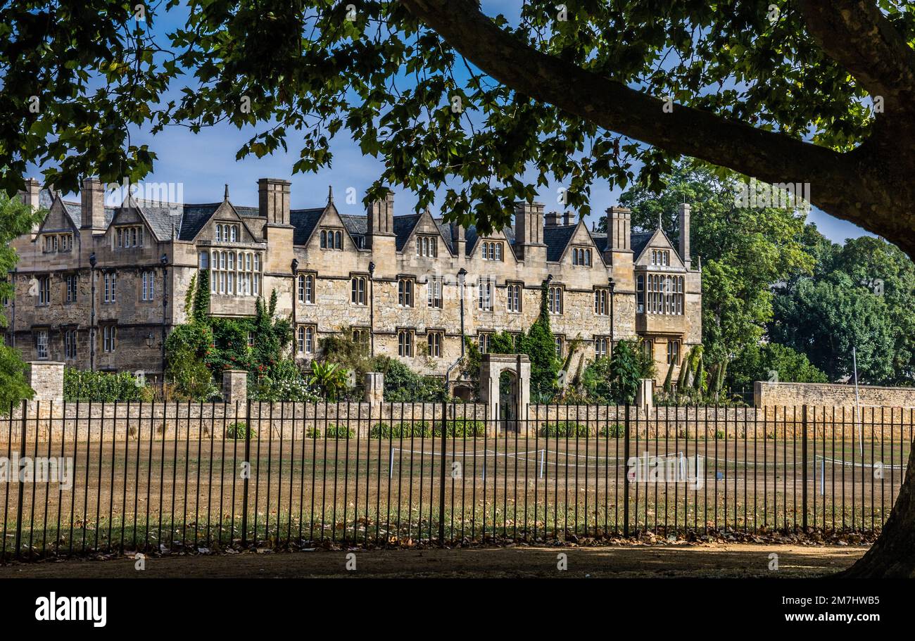 Merton College, Università di Oxford, visto in Merton Fields, Oxfordshire, Inghilterra sudorientale Foto Stock