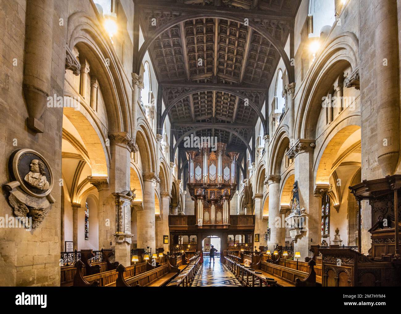 Coro della Cattedrale di Christ Church, Oxford guardando verso l'organo e l'entrata, Oxfordshire, Inghilterra sudorientale Foto Stock