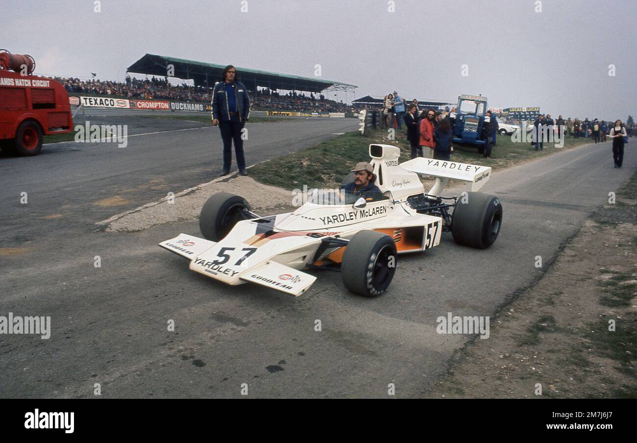 Denny Hulme Yardley-McLaren M23 alla 1973 gara dei campioni Brands Hatch UK Foto Stock