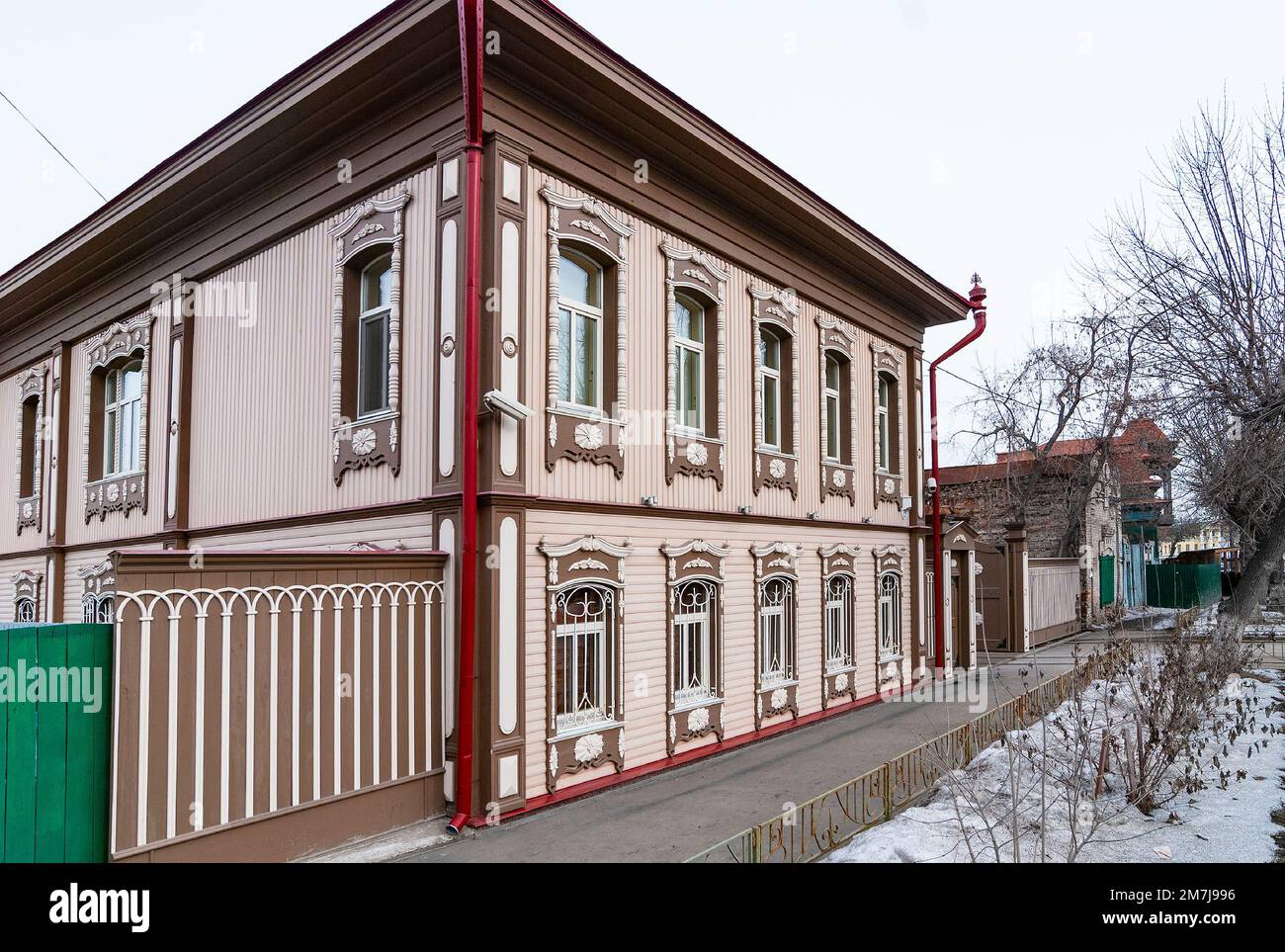 La città di Tyumen. Edificio residenziale. Monumento di architettura lignea del XIX secolo Foto Stock