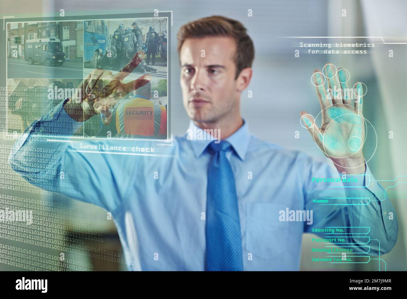 Tecnologia touchscreen lo strumento perfetto per gli uomini d'affari di oggi. un bel giovane uomo d'affari che utilizza un'interfaccia digitale. Foto Stock