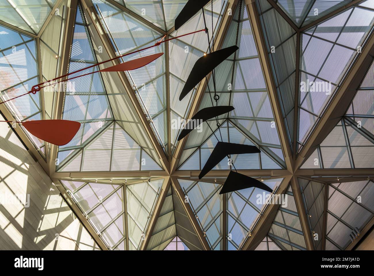 Atrio con mobili Alexander Calder, National Gallery of Art - East Building, Washington, D.C., USA Foto Stock