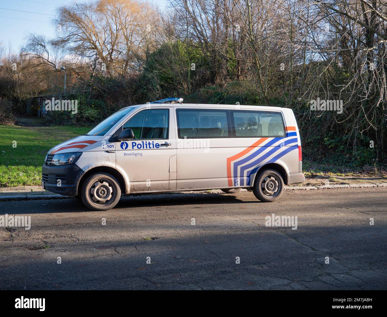 Doel, Belgio, 08 gennaio 2023, Veicolo della polizia belga del servizio di sicurezza Foto Stock