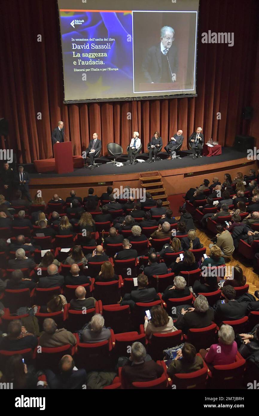 Roma, Italia. 09th Jan, 2023. **NESSUN WEB E GIORNALI SOLO PER L'ITALIA** David Sassoli, presentazione del libro Sapienza e Audacia, teatro Quirino. Credit: Independent Photo Agency/Alamy Live News Foto Stock