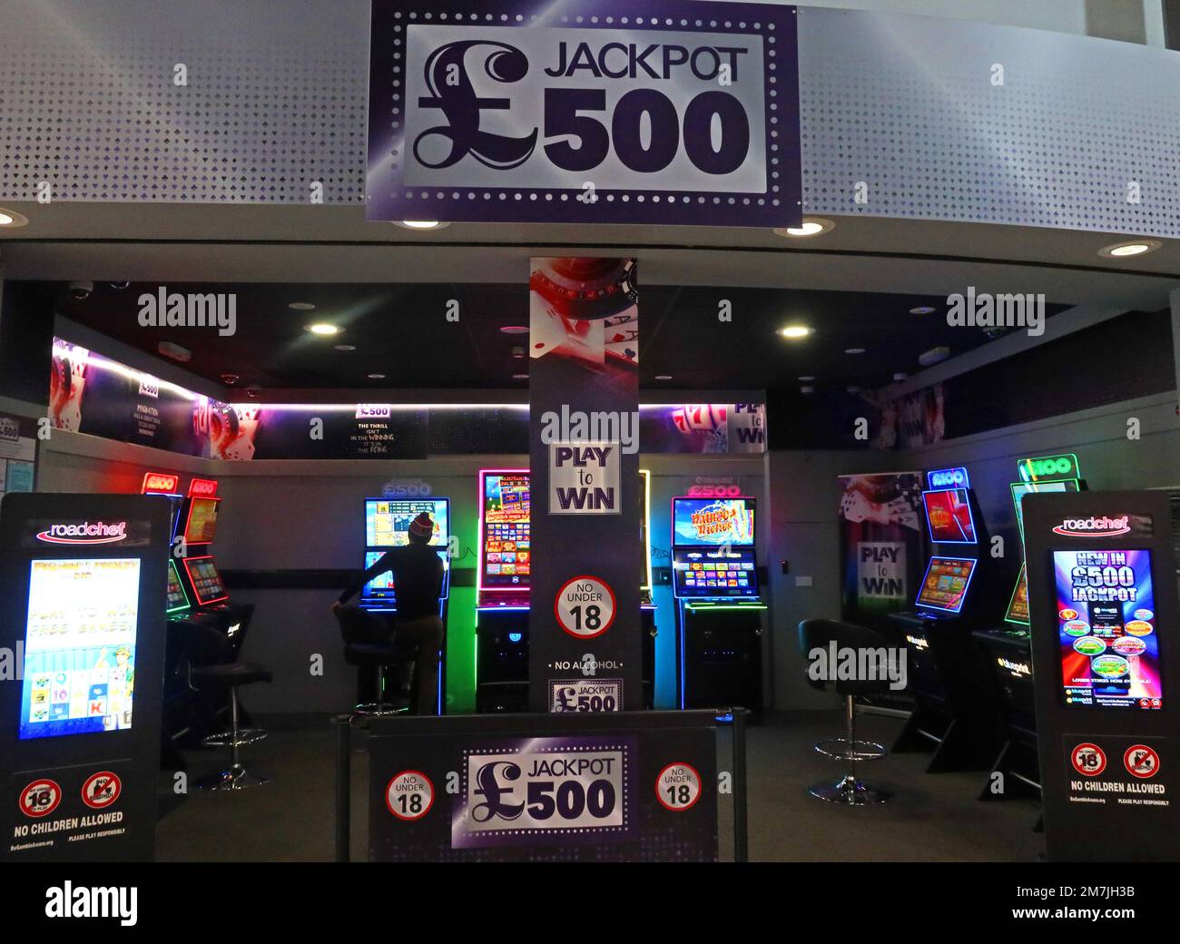 £500 jackpot Fruit Machines, Blueprint gaming - Gauselmann Group, presso l'area di servizio autostradale Roadchef, per giocatori d'azzardo Foto Stock
