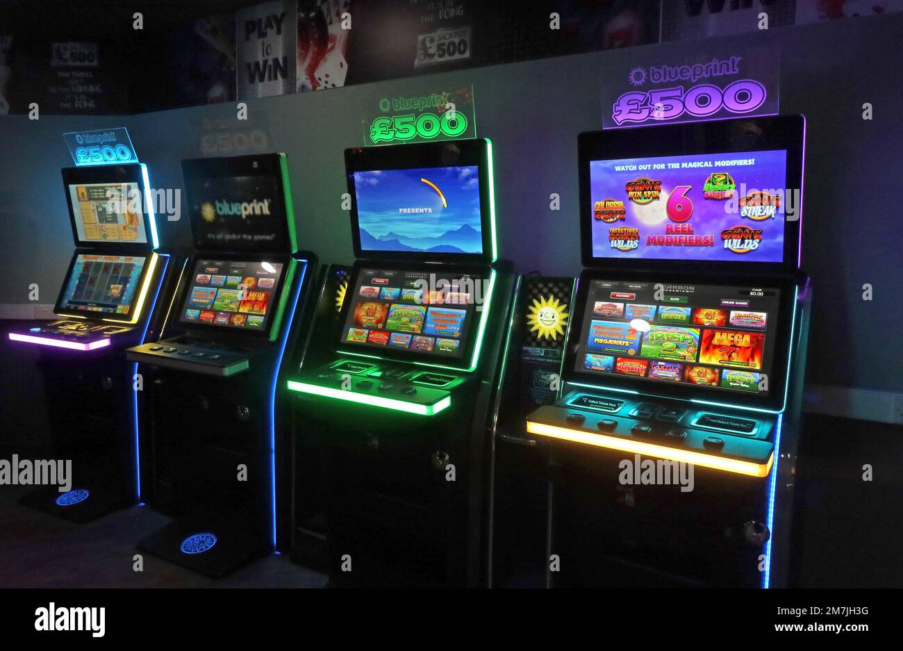 £500 jackpot Fruit Machines, Blueprint gaming - Gauselmann Group, presso l'area di servizio autostradale Roadchef, per giocatori d'azzardo Foto Stock
