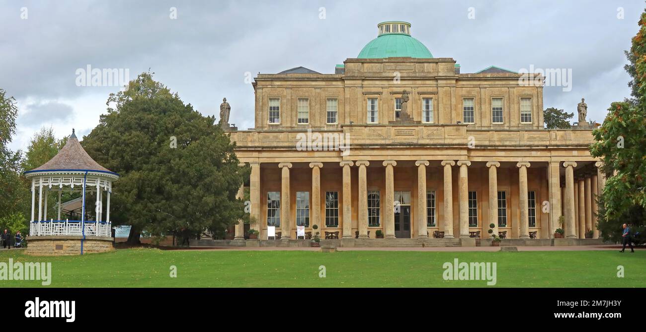 The Pittville Pump Room, edificio termale, gestito dalla Cheltenham Trust Charity, East Approach Drive, Cheltenham, Gloucestershire, Inghilterra, Regno Unito, GL52 3JE Foto Stock