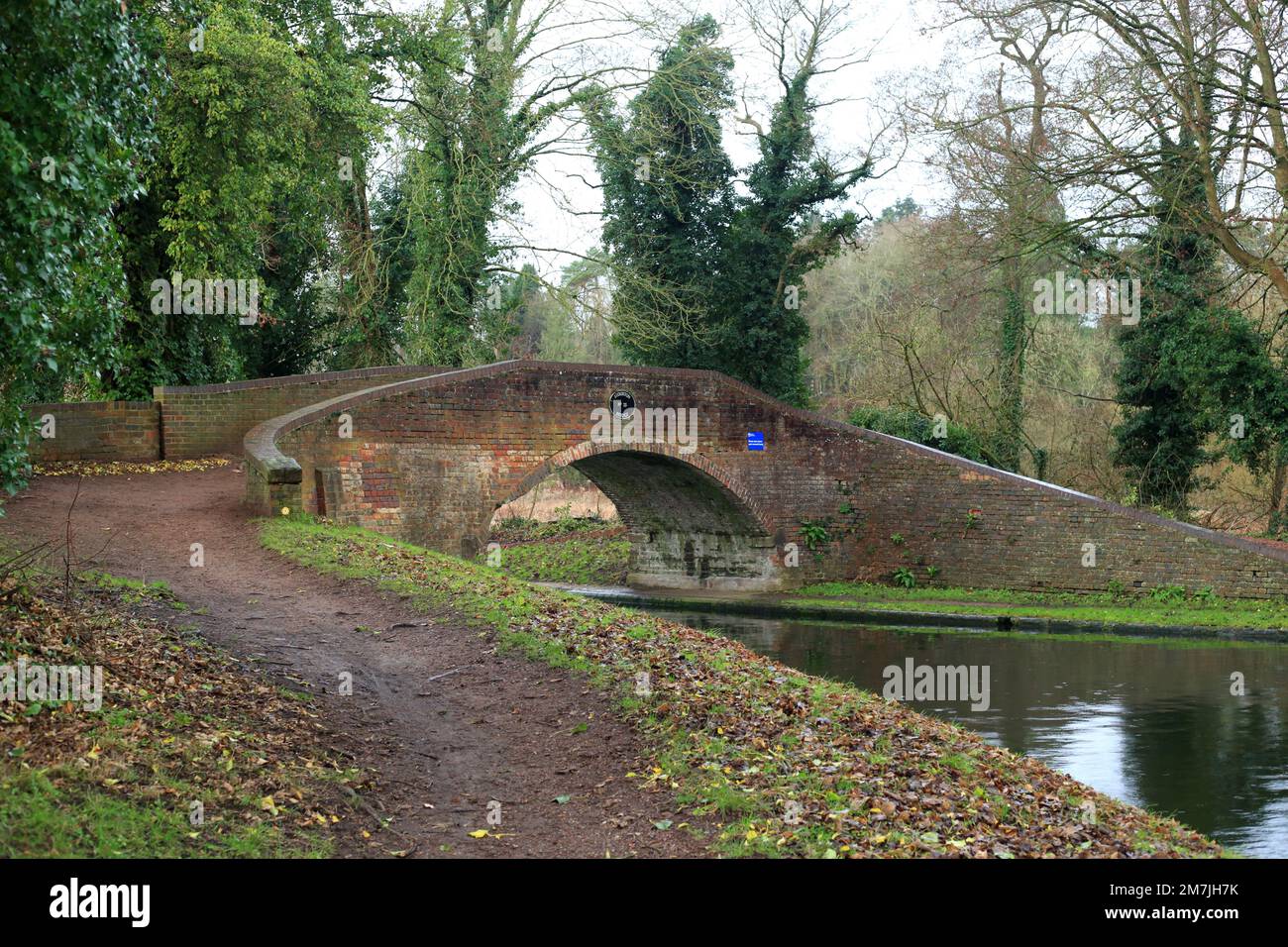 Ponte sul canale dello Staffordshire e del Worcestershire a Stourton, Stourbridge, Regno Unito. Foto Stock