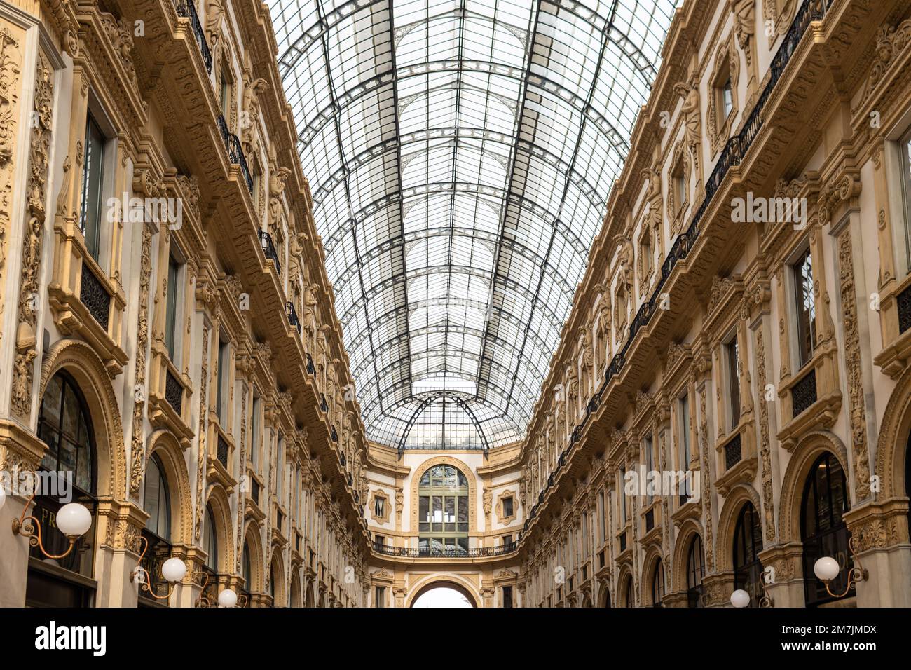 Interno della Galleria Vittorio Emanuele II in Piazza del Duomo nel centro di Milano Foto Stock
