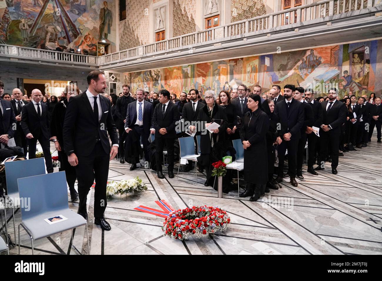 Oslo 20230110. Il principe ereditario Haakon arriva al municipio di Oslo. Shabana Rehman sarà sepolto dal municipio di Oslo martedì in una cerimonia umanistica. Il governo decise di onorare il debitore sociale, il combattente per la libertà e il comico Shabana Rehman con un funerale a spese dello stato. Foto: Heiko Junge / PISCINA / NTB Foto Stock